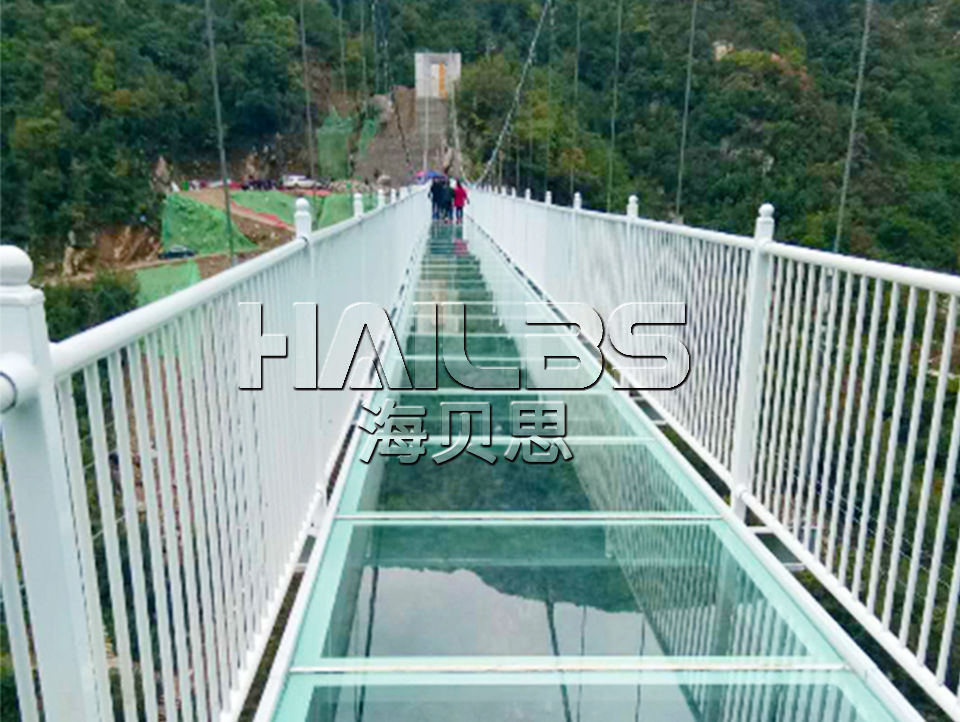 玻璃吊橋