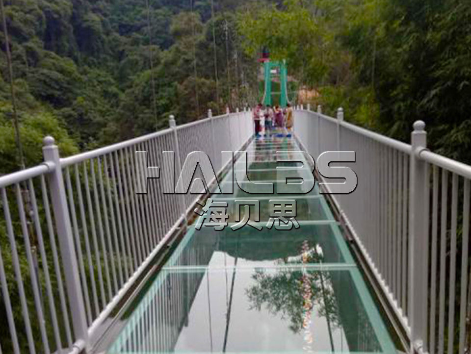 玻璃吊橋