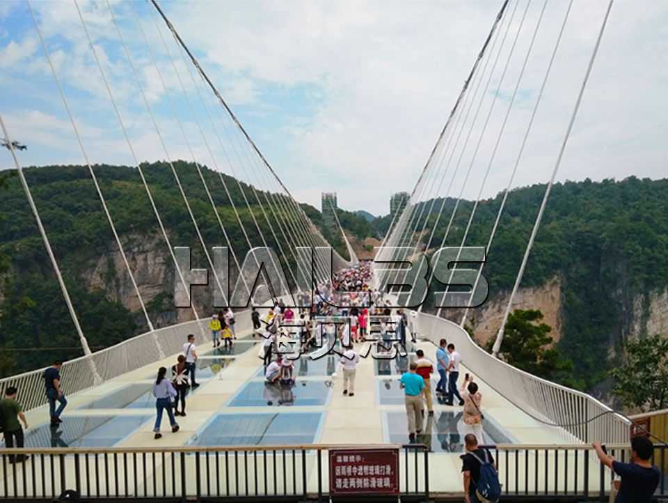 玻璃吊橋
