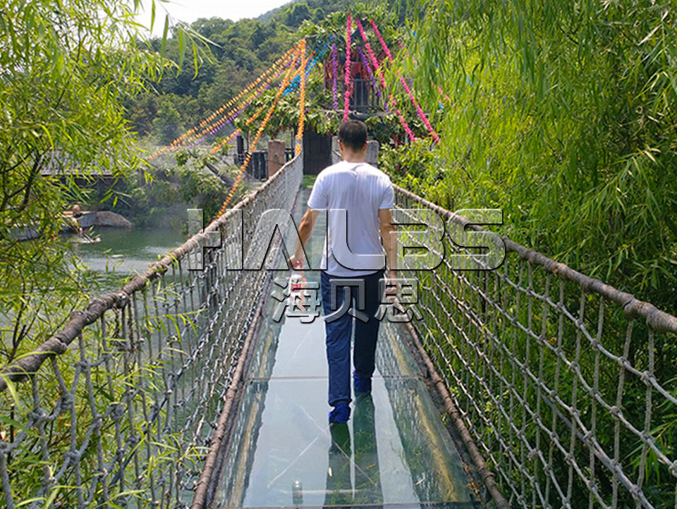 玻璃吊橋