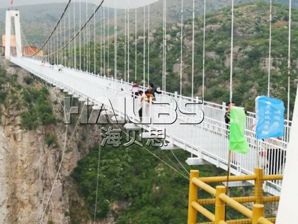 玻璃吊橋
