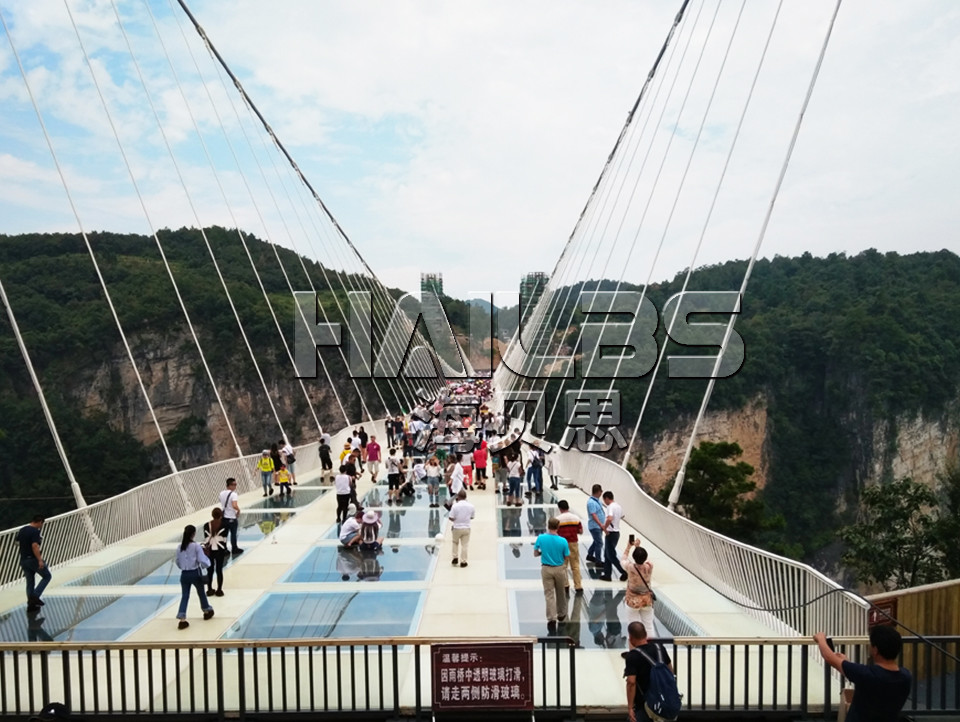 玻璃吊橋