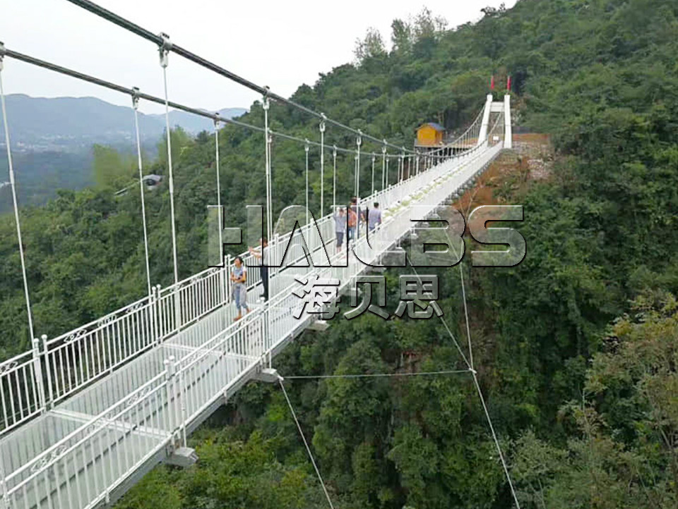 玻璃吊橋
