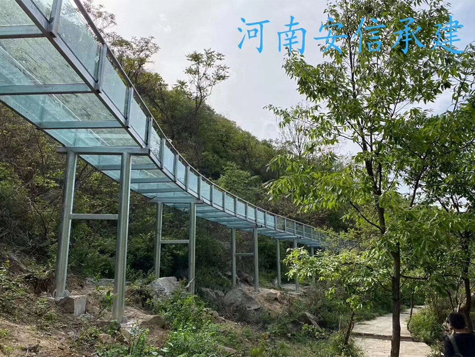 河南南陽七峰山景區(qū)空中玻璃漂流