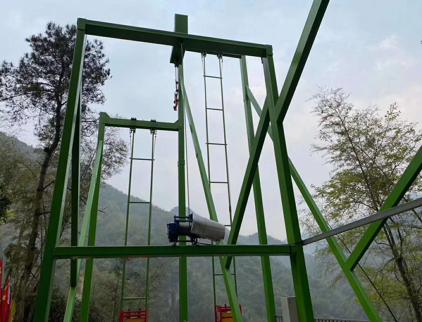 湖南婁底懸崖秋千