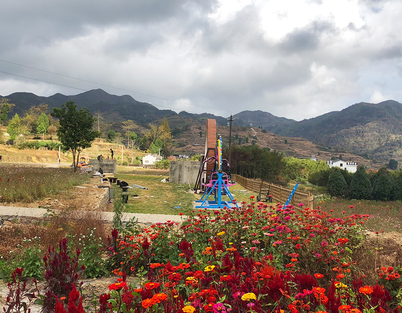 浙江臺(tái)州南坪旅游景區(qū)太空飛環(huán)，360°旋轉(zhuǎn)單車(chē)