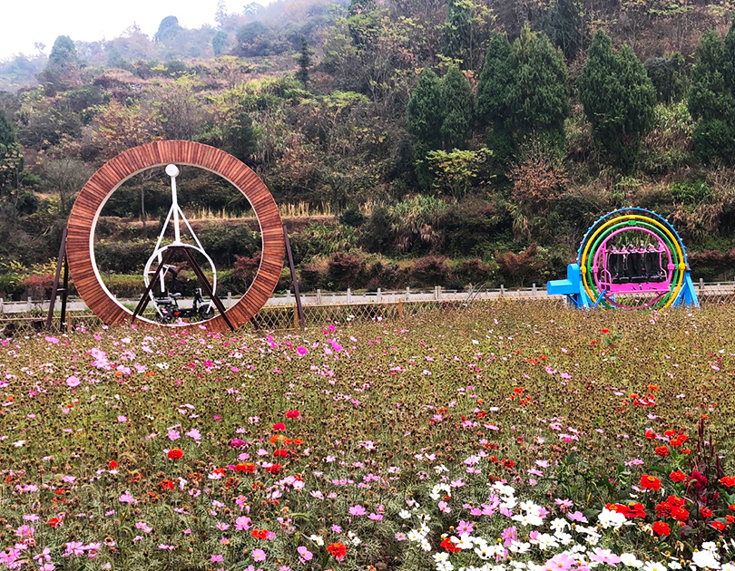 浙江臺(tái)州南坪旅游景區(qū)太空飛環(huán)，360°旋轉(zhuǎn)單車(chē)