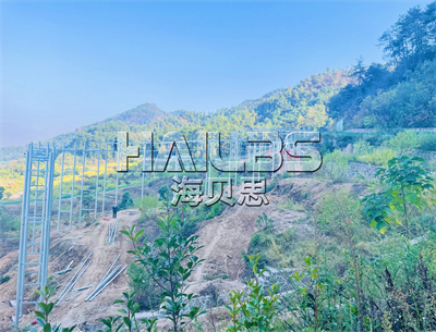 湖北鄂州玻璃漂流滑道施工現(xiàn)場