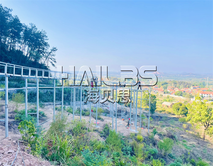 湖北鄂州玻璃漂流滑道施工現(xiàn)場