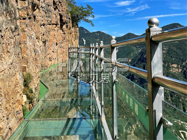 景區(qū)高空玻璃棧道
