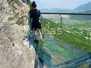 景區(qū)高空玻璃棧道