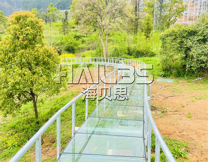 湖北鄂州玻璃水滑道安裝完成