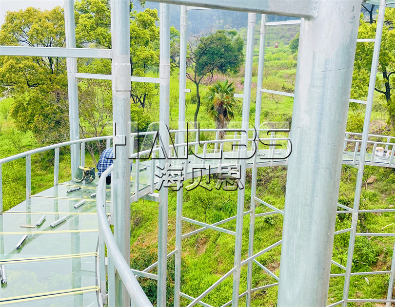 湖北鄂州玻璃水滑道安裝完成