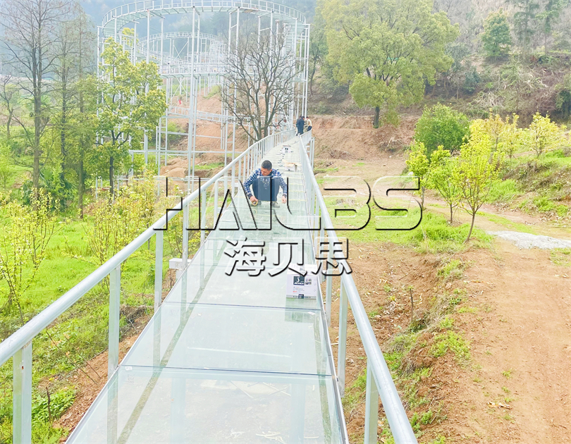 湖北鄂州玻璃水滑道安裝完成