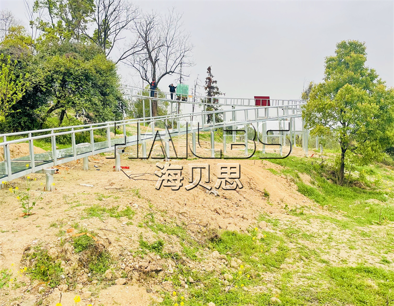 湖北鄂州玻璃水滑道安裝完成