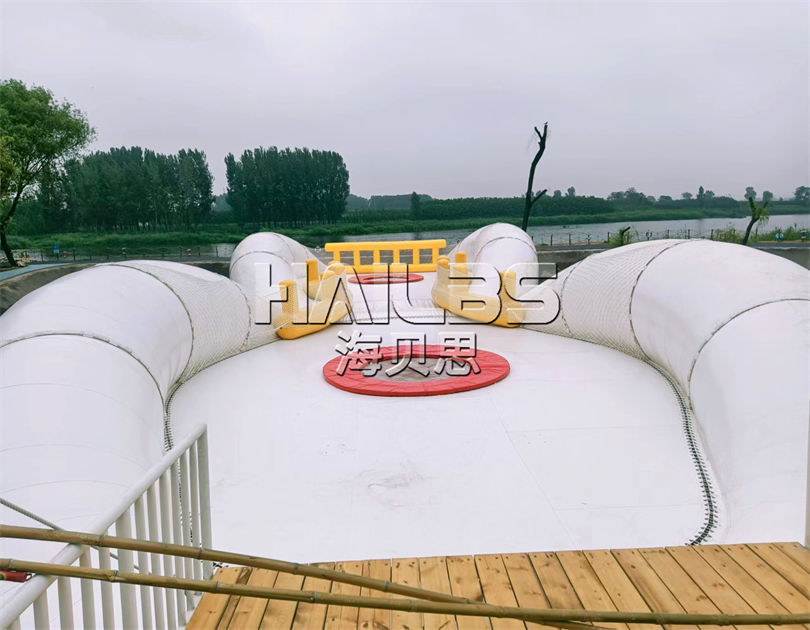 河南鄭州滎陽水上蹦床橋結(jié)束安裝