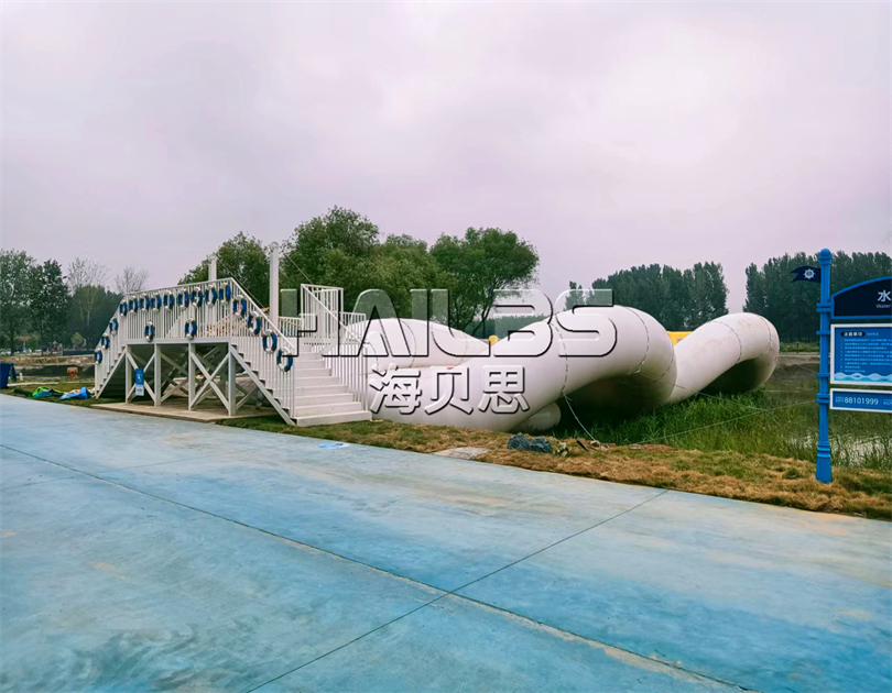 河南鄭州滎陽水上蹦床橋結(jié)束安裝